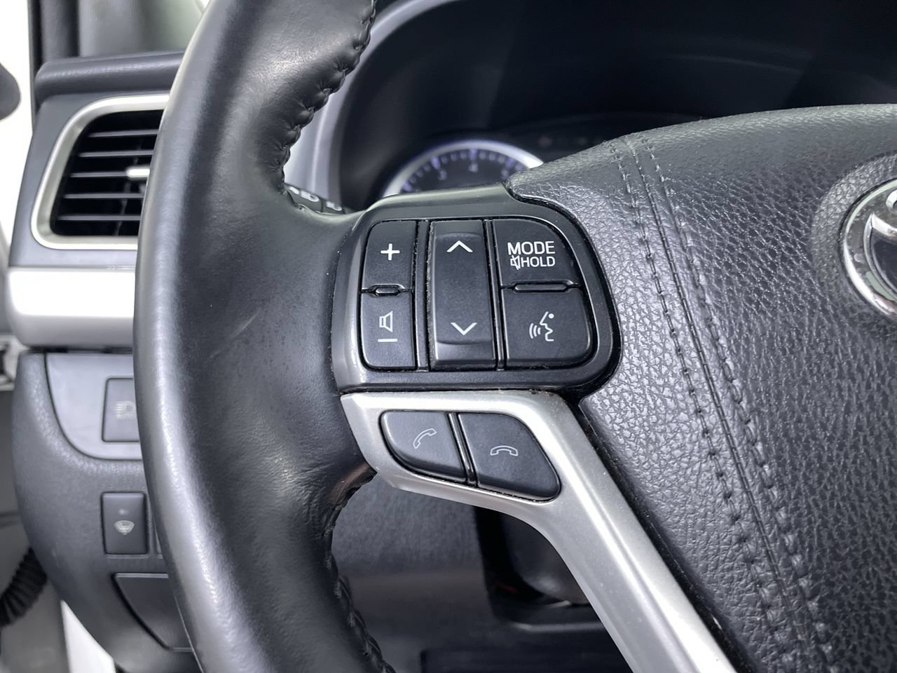 Used 2019 Toyota Highlander Limited AWD/4WD image 28
