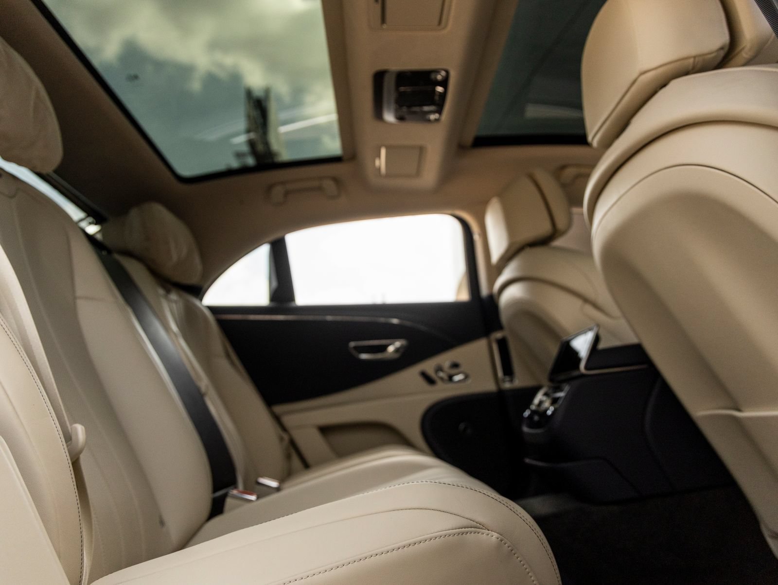 Used 2026 Bentley Flying Spur V8 AWD/4WD image 46
