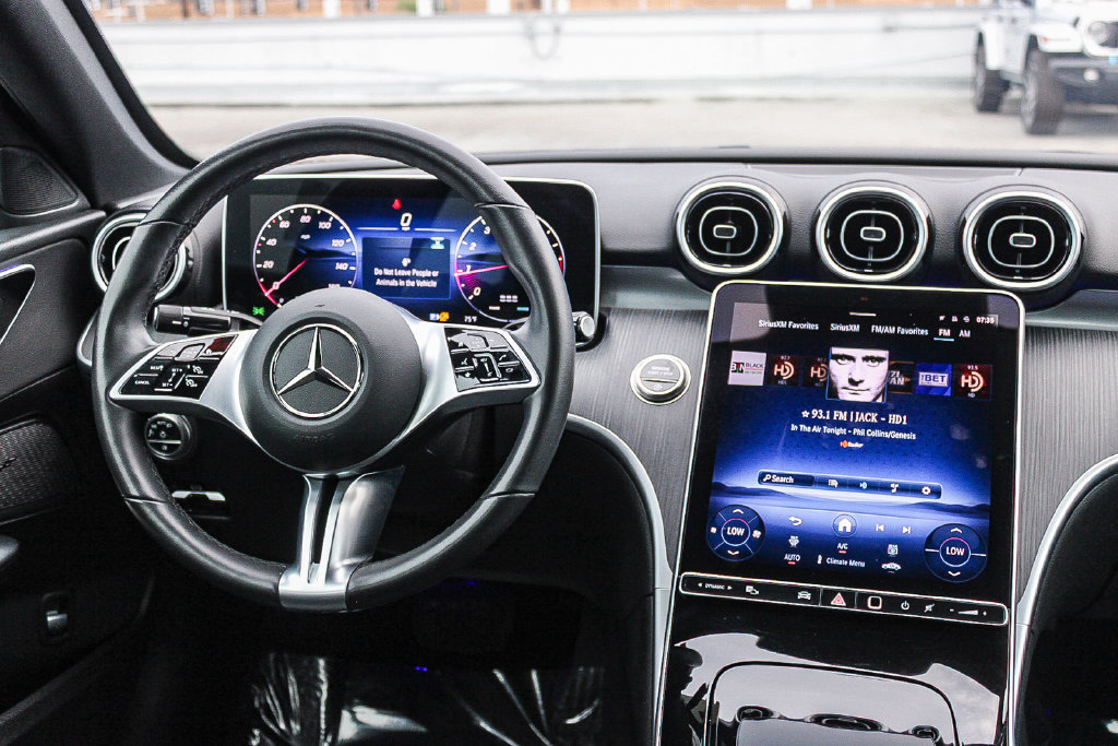 Used 2025 Mercedes-Benz C 300 4MATIC Sedan image 14