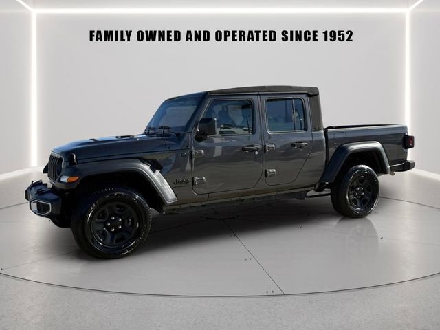 Used 2024 Jeep Gladiator Sport image 2