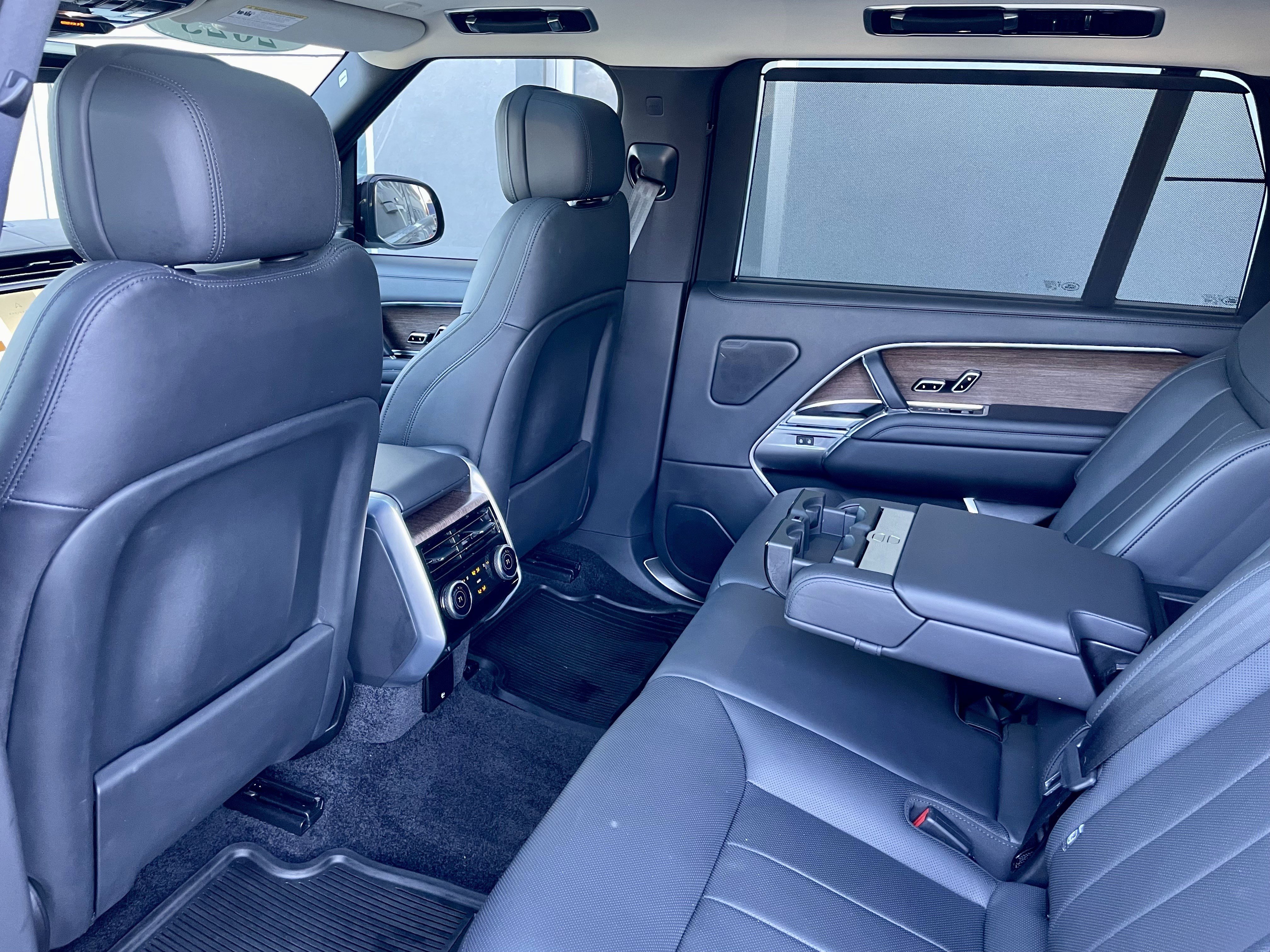 Used 2025 Land Rover Range Rover Long Wheelbase SE image 30