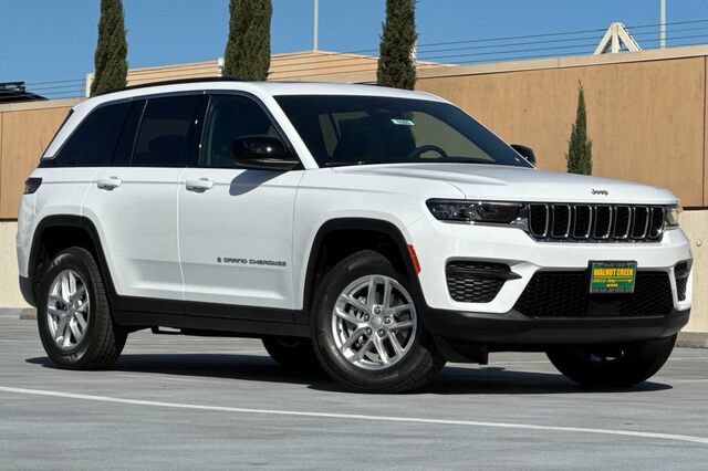New 2026 Jeep Grand Cherokee Laredo X AWD/4WD image 2