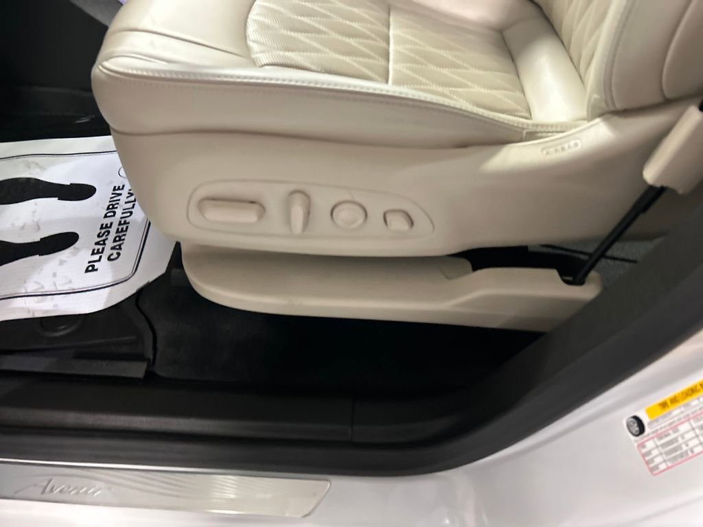 Used 2023 Buick Enclave Avenir w/ Avenir Technology Package AWD/4WD image 13