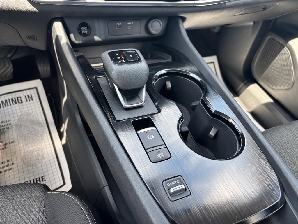 Used 2025 Nissan Rogue SV FWD image 19