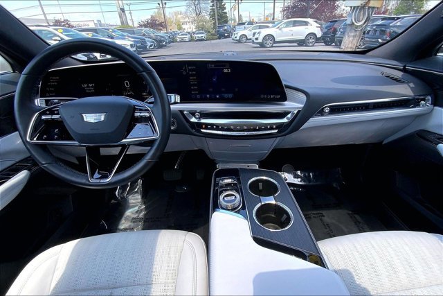 Used 2024 Cadillac Lyriq Luxury AWD/4WD image 15