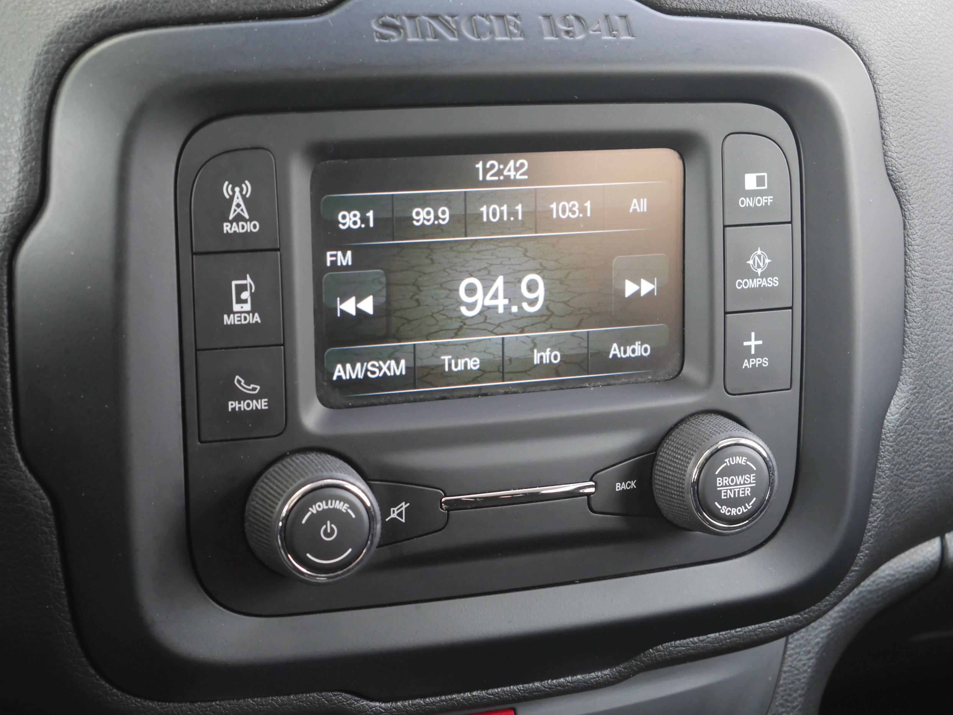 Used 2017 Jeep Renegade Latitude AWD/4WD image 10