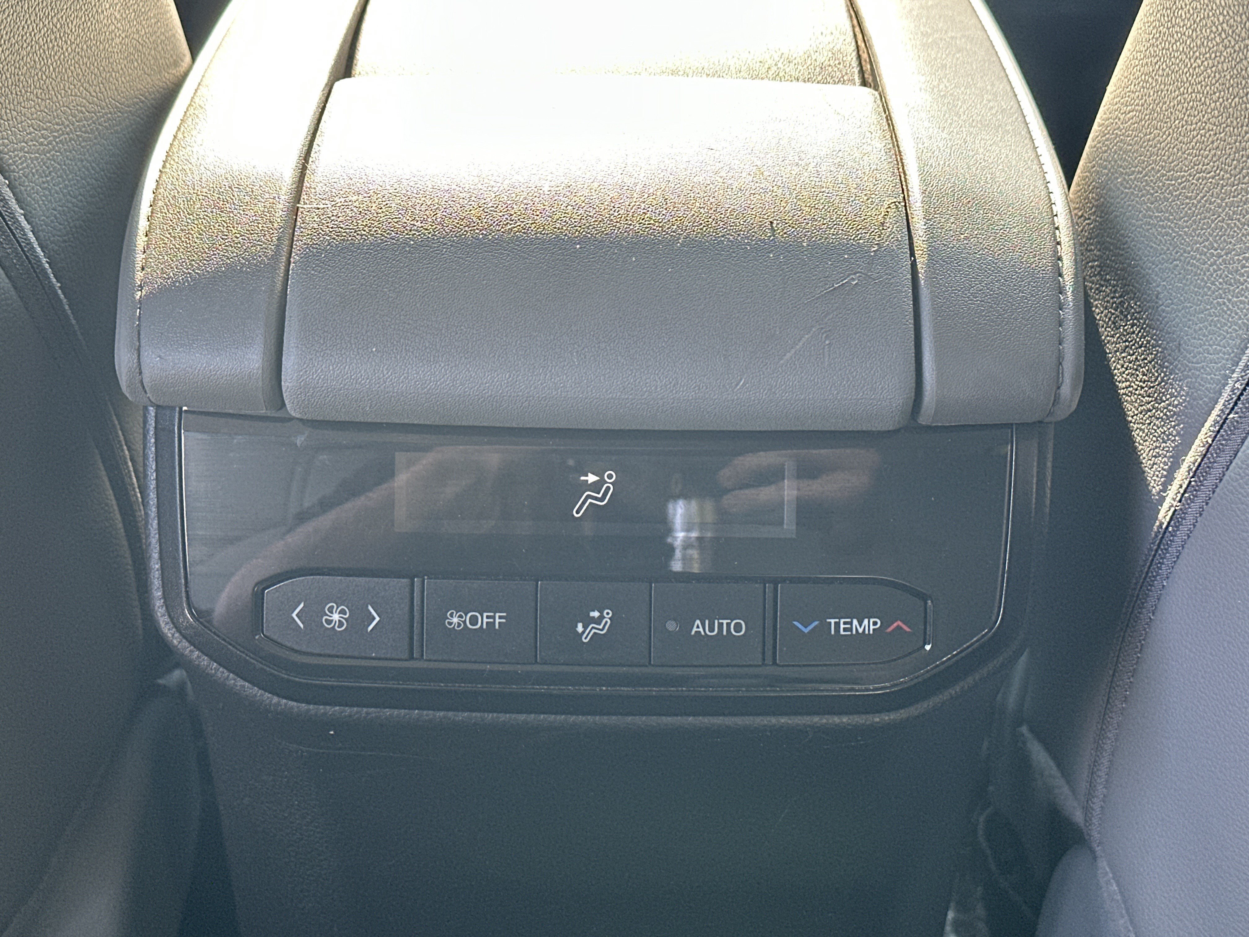 Used 2024 Toyota Highlander XLE FWD image 29