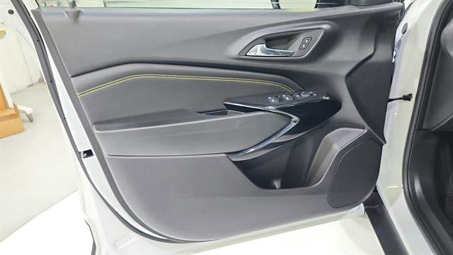 Used 2025 Chevrolet Trax ACTIV w/ Sunroof Package FWD image 22