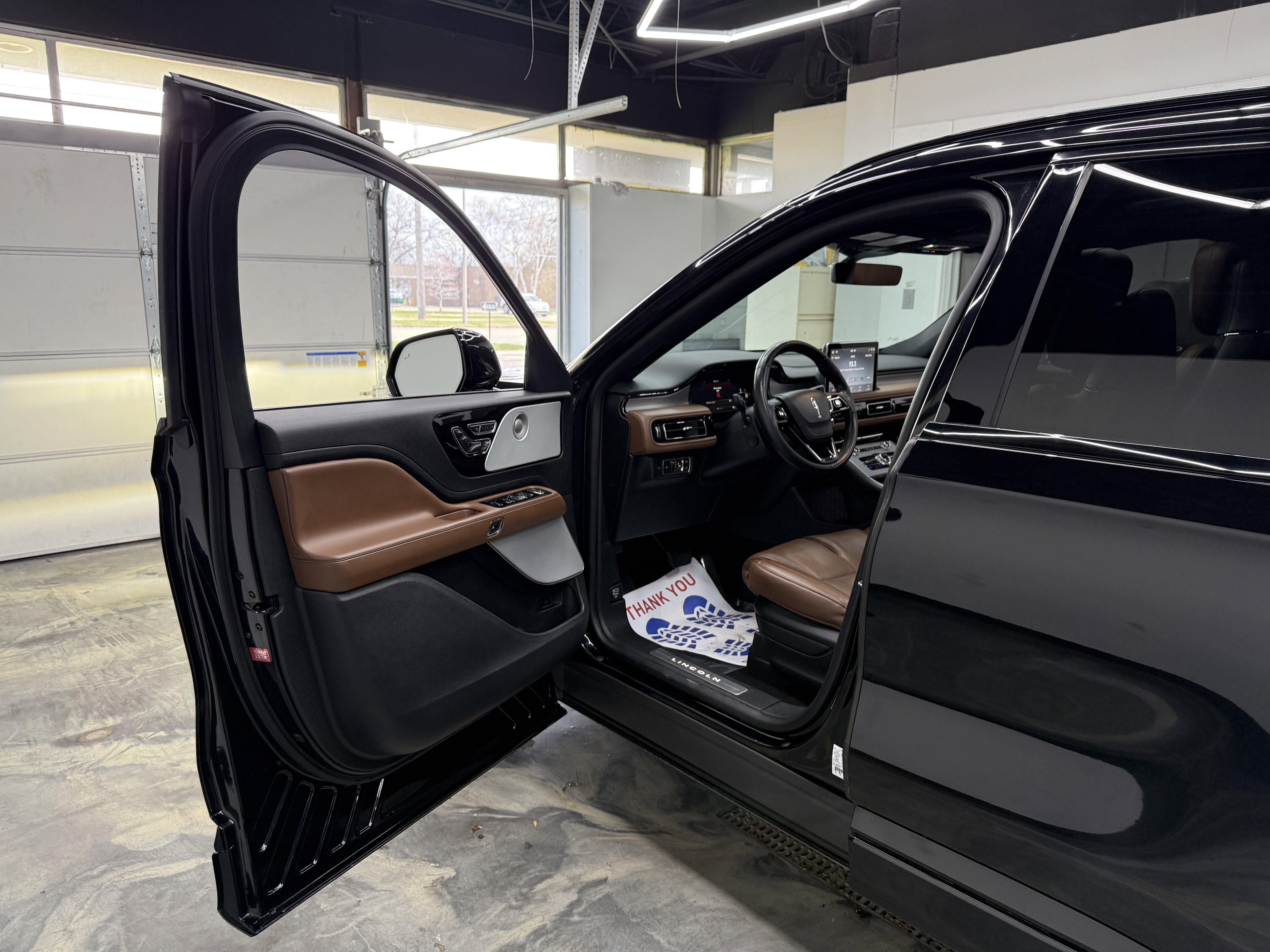 Used 2023 Lincoln Aviator Reserve w/ Equipment Group 201A image 8