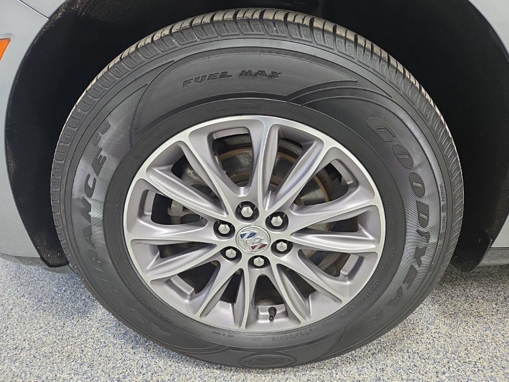 Used 2023 Buick Enclave Essence image 39