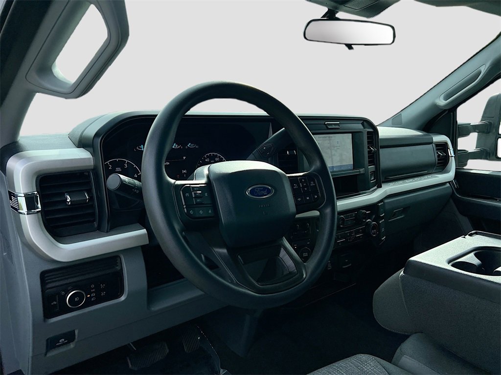 Used 2025 Ford F350 XLT image 9