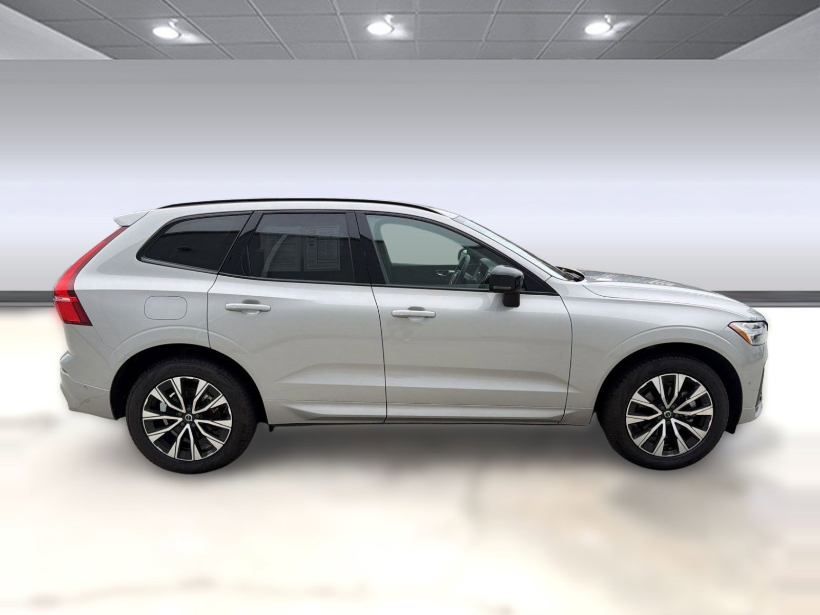 Certified 2025 Volvo XC60 B5 Plus image 8