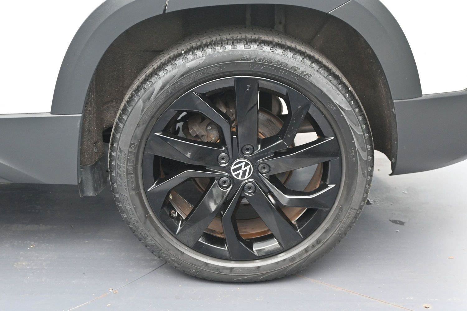 Used 2023 Volkswagen Taos SE w/ Panoramic Sunroof Package FWD image 12
