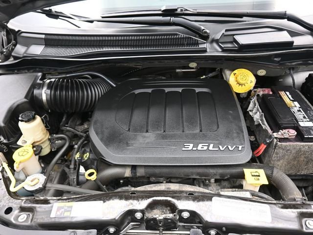 Used 2014 Chrysler Town & Country Touring-L image 31