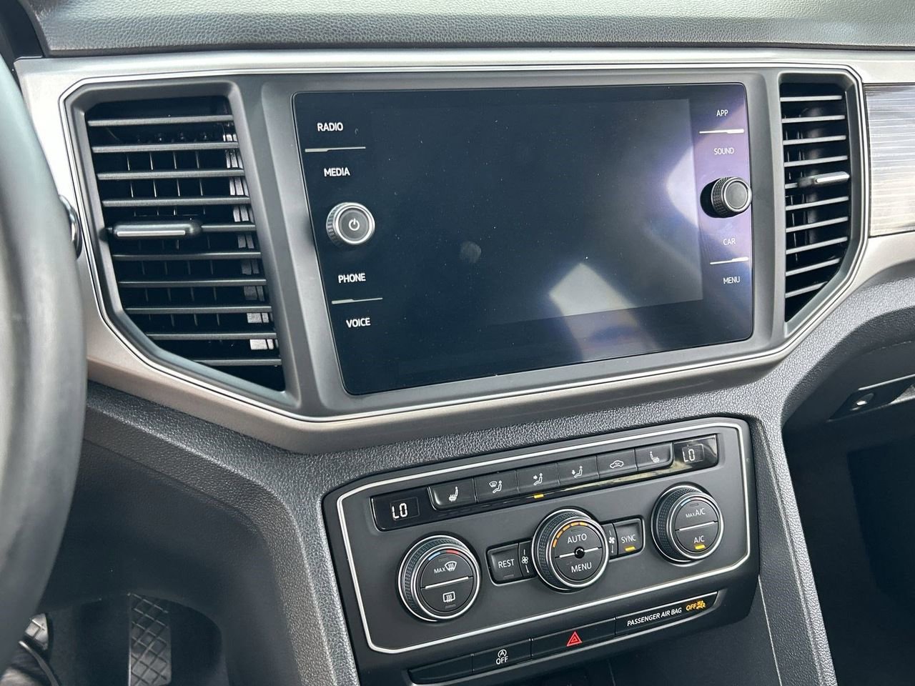 Used 2019 Volkswagen Atlas SE w/ Panoramic Sunroof Package FWD image 24