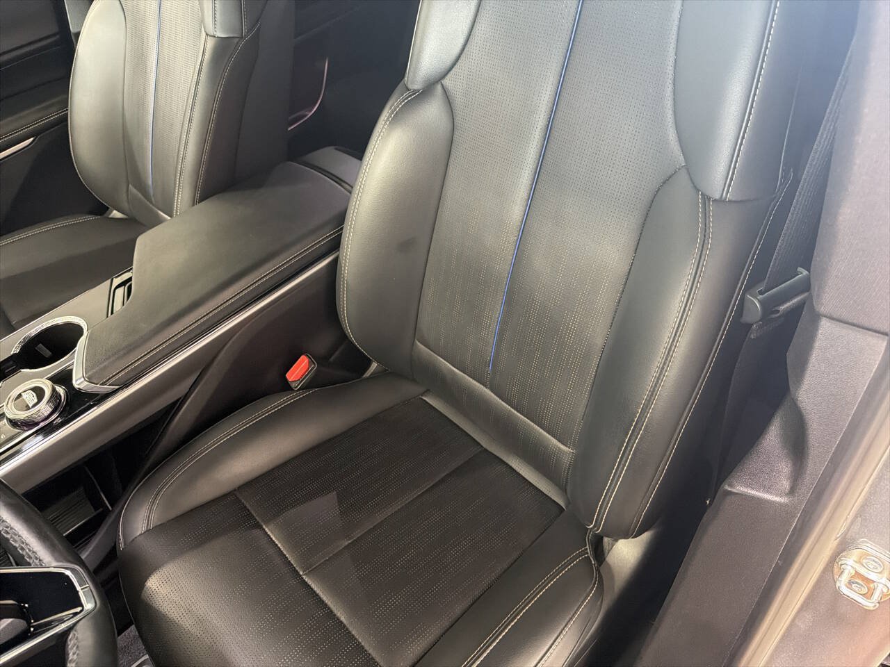 Used 2024 Cadillac Lyriq Luxury AWD/4WD image 21
