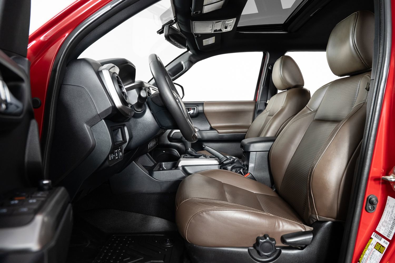 Used 2017 Toyota Tacoma Limited image 14