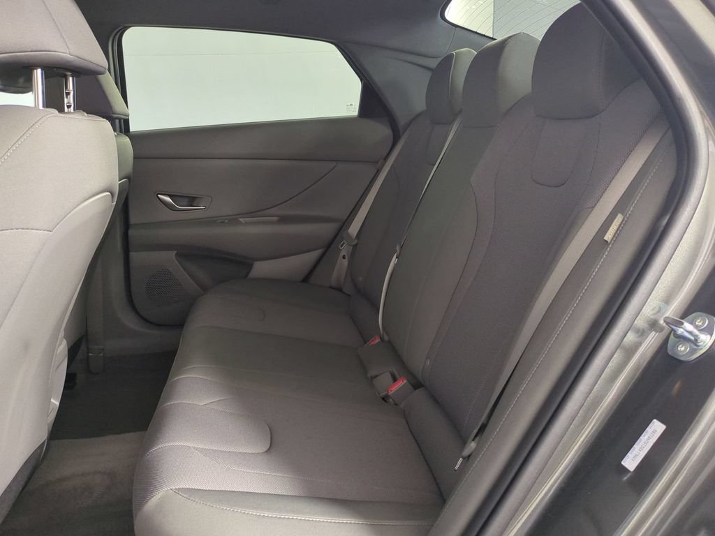 Used 2025 Hyundai Elantra SE FWD image 14