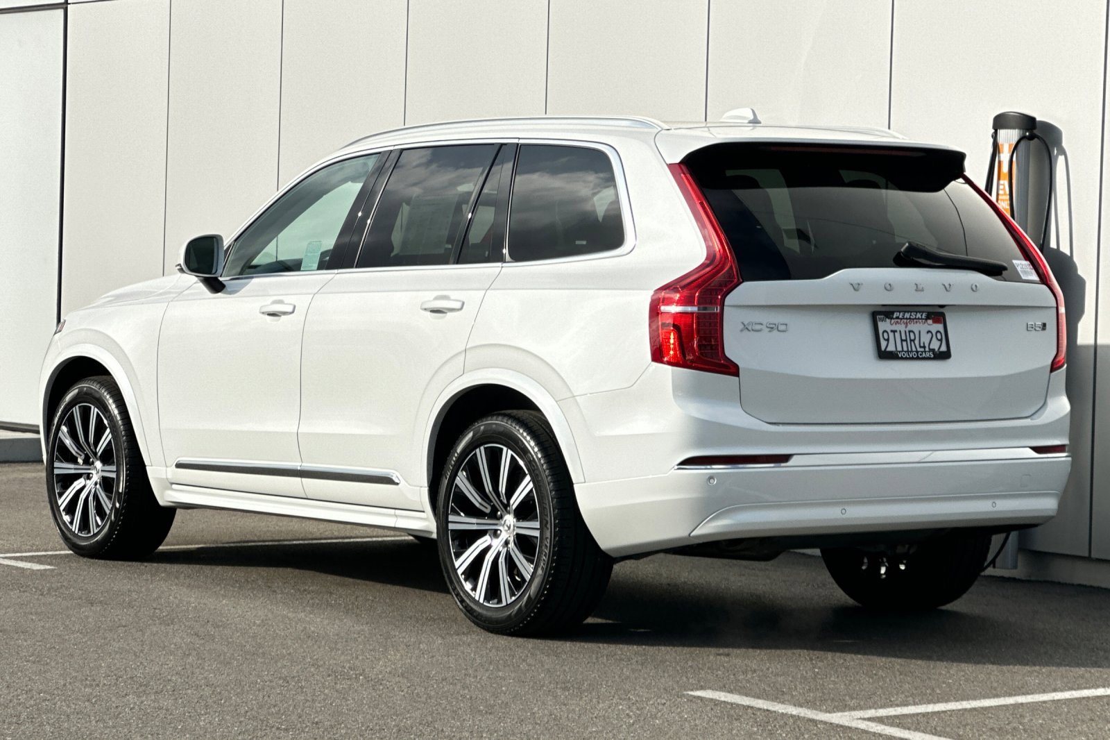 Certified 2025 Volvo XC90 B5 Core w/ Protection Package Premier image 3