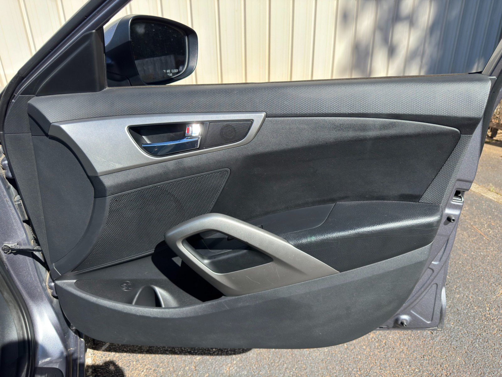 Used 2012 Hyundai Veloster FWD image 34