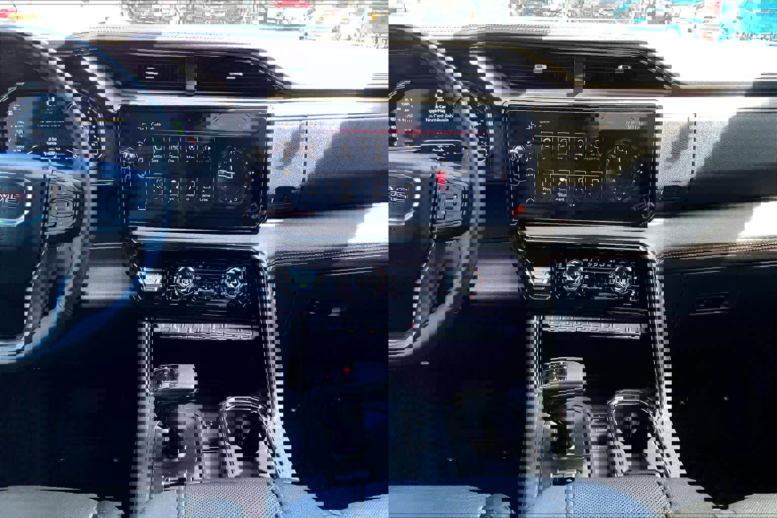 Used 2023 GMC Sierra 1500 AT4 image 7