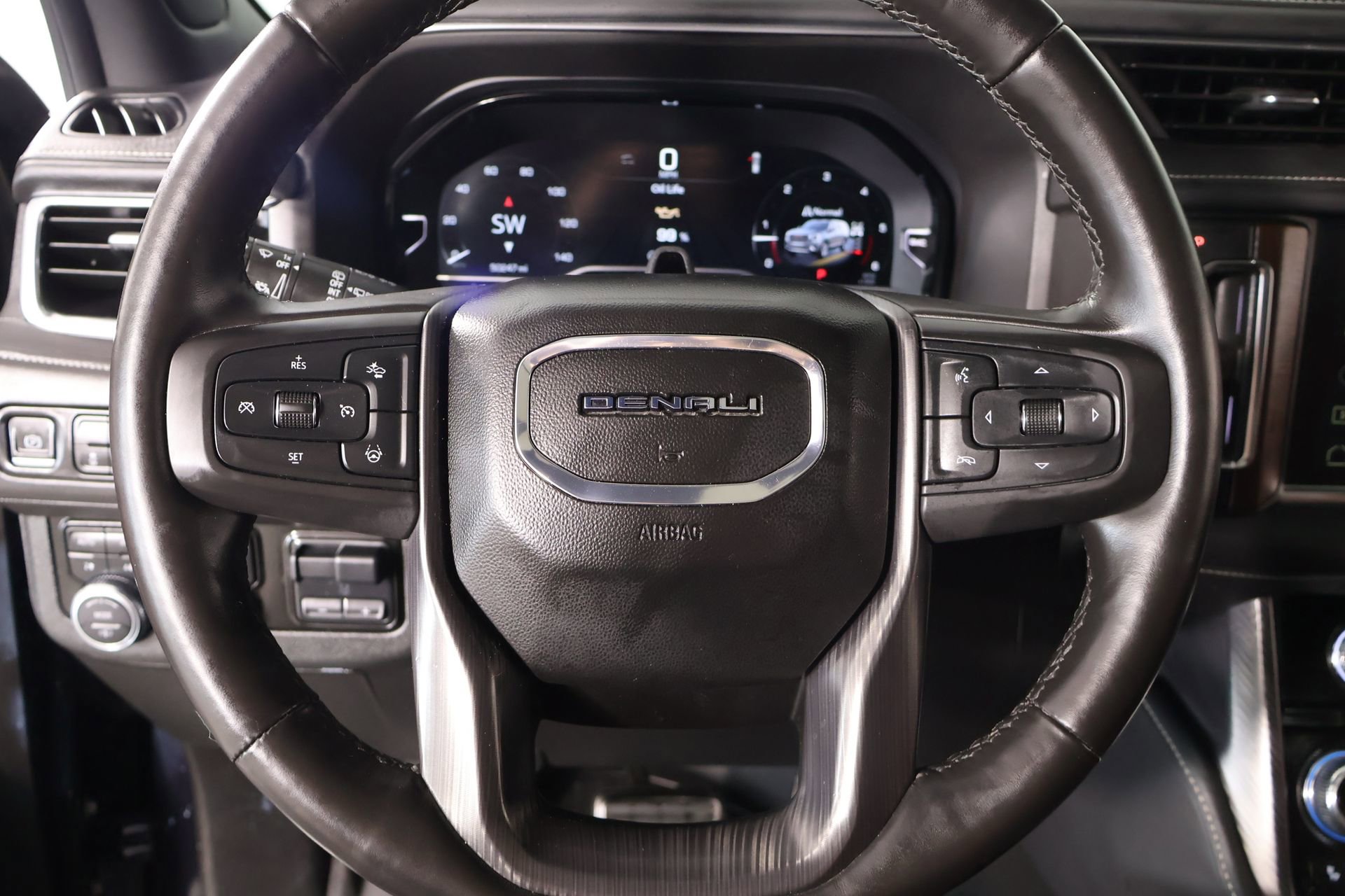 Used 2023 GMC Yukon XL Denali Ultimate image 3