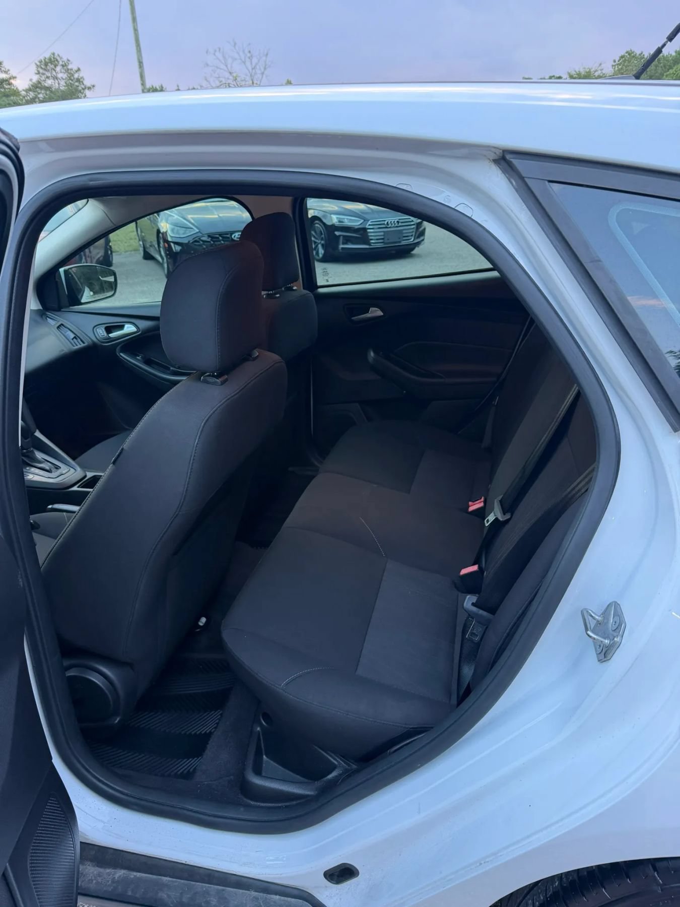 Used 2015 Ford Focus SE FWD image 11