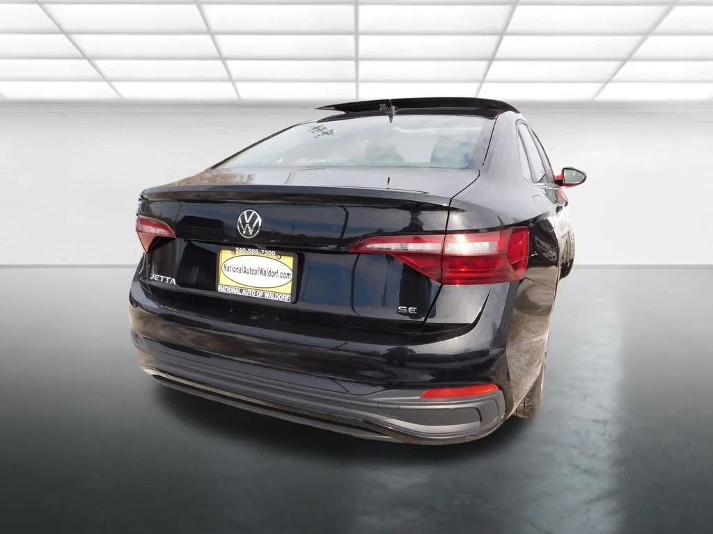 Used 2024 Volkswagen Jetta SE FWD image 5