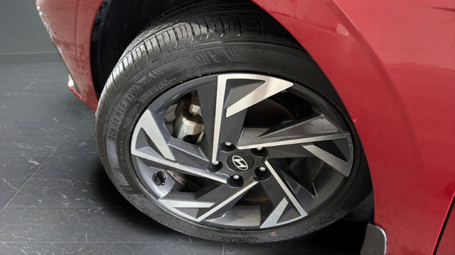 Certified 2025 Hyundai Elantra Sport FWD image 29