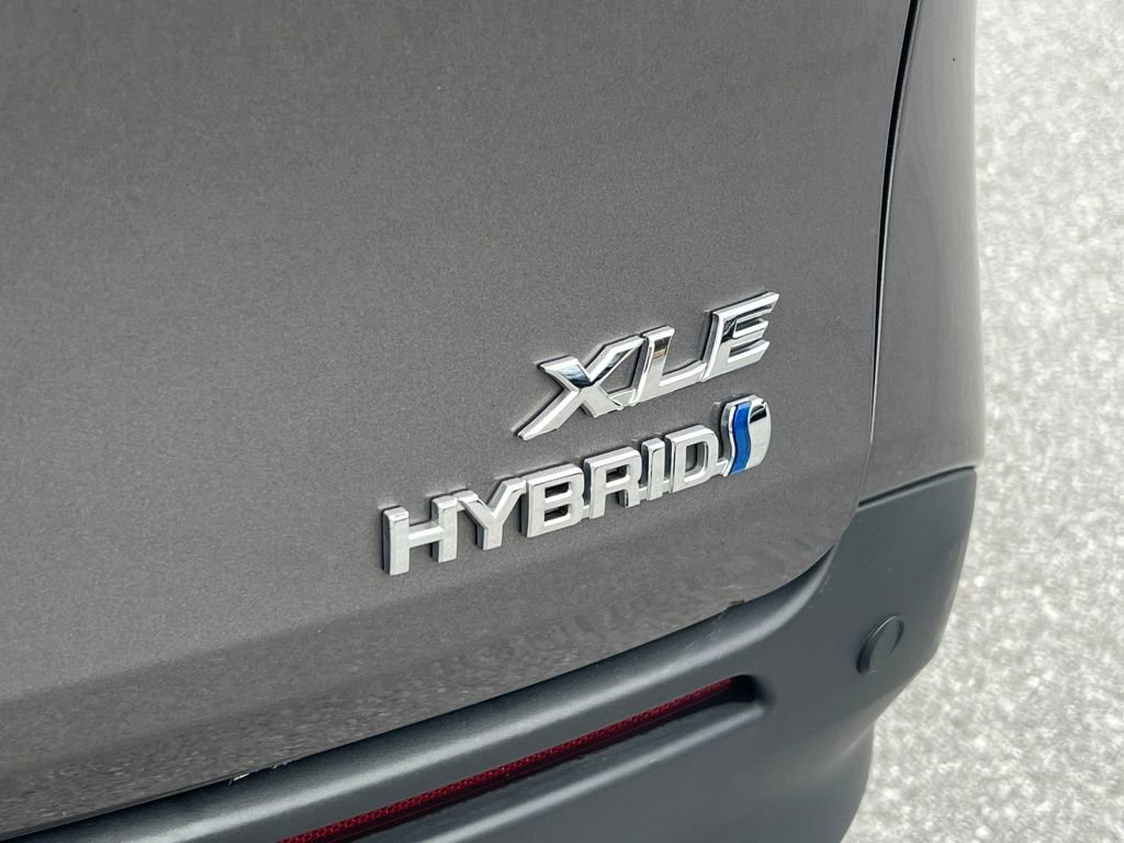 Used 2024 Toyota Sienna XLE image 16