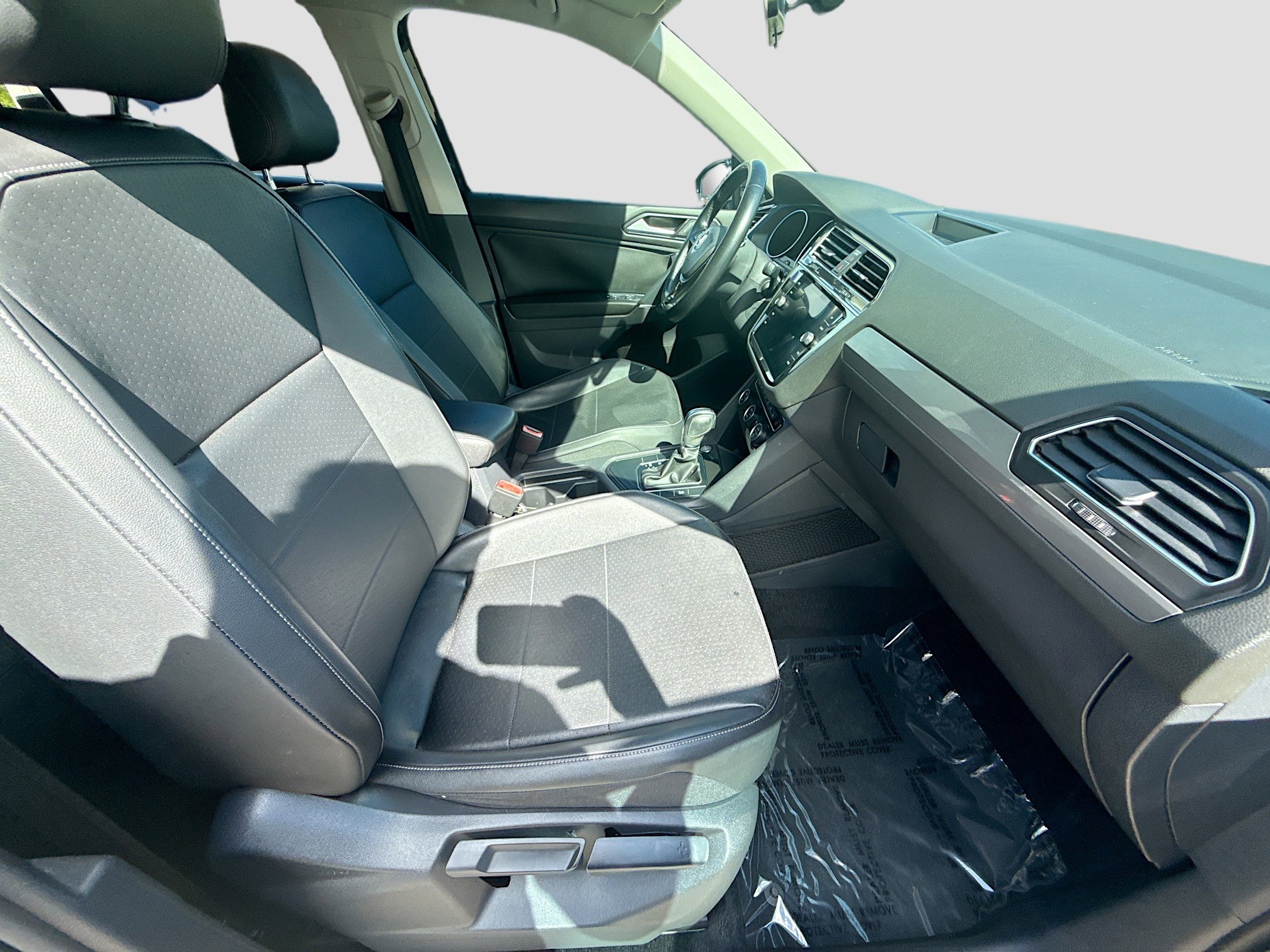 Used 2018 Volkswagen Tiguan SE FWD image 29