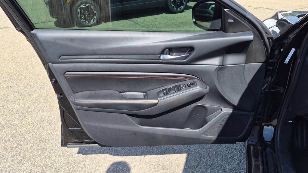 Used 2022 Nissan Altima 2.5 SR FWD image 8