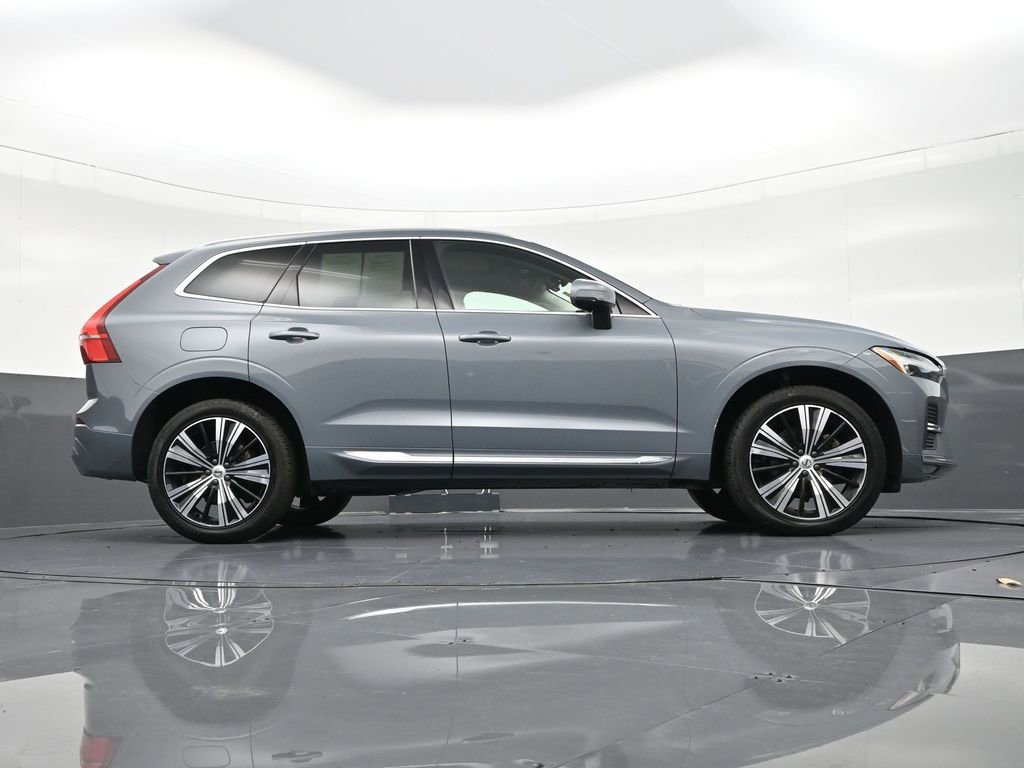Used 2022 Volvo XC60 B5 Inscription image 29