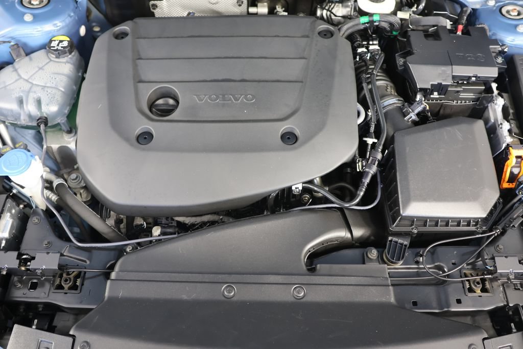 Used 2024 Volvo XC40 B5 Plus AWD/4WD image 23