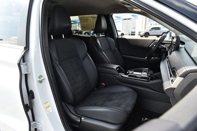 Used 2025 Mitsubishi Outlander SE AWD/4WD image 24