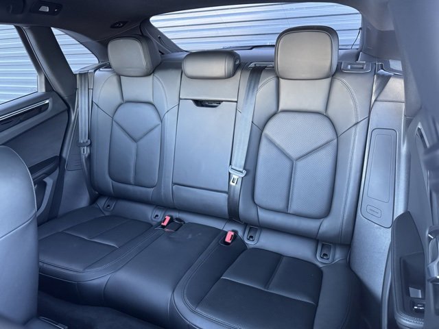 Certified 2022 Porsche Macan image 30