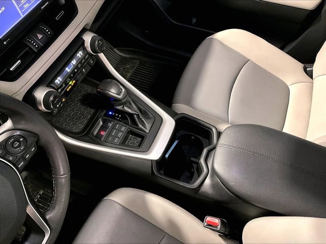 Used 2022 Toyota RAV4 XLE Premium image 15