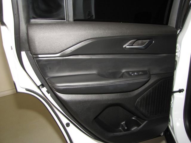 Used 2025 Jeep Grand Cherokee Altitude AWD/4WD image 14