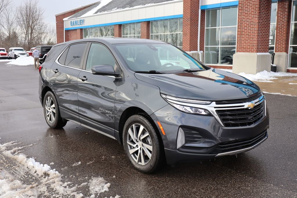 Used 2023 Chevrolet Equinox LT image 2