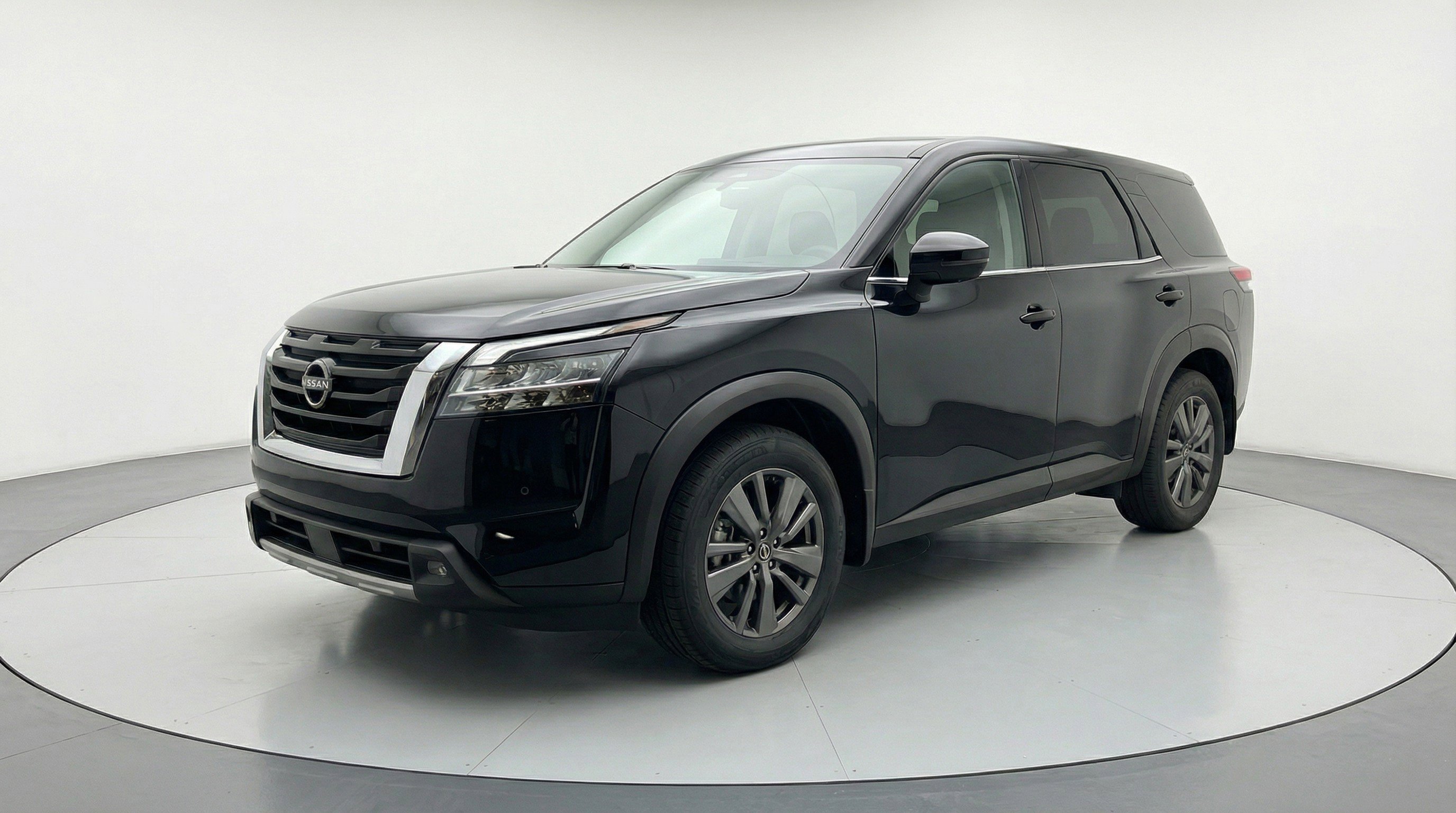 Used 2025 Nissan Pathfinder SV FWD image 3