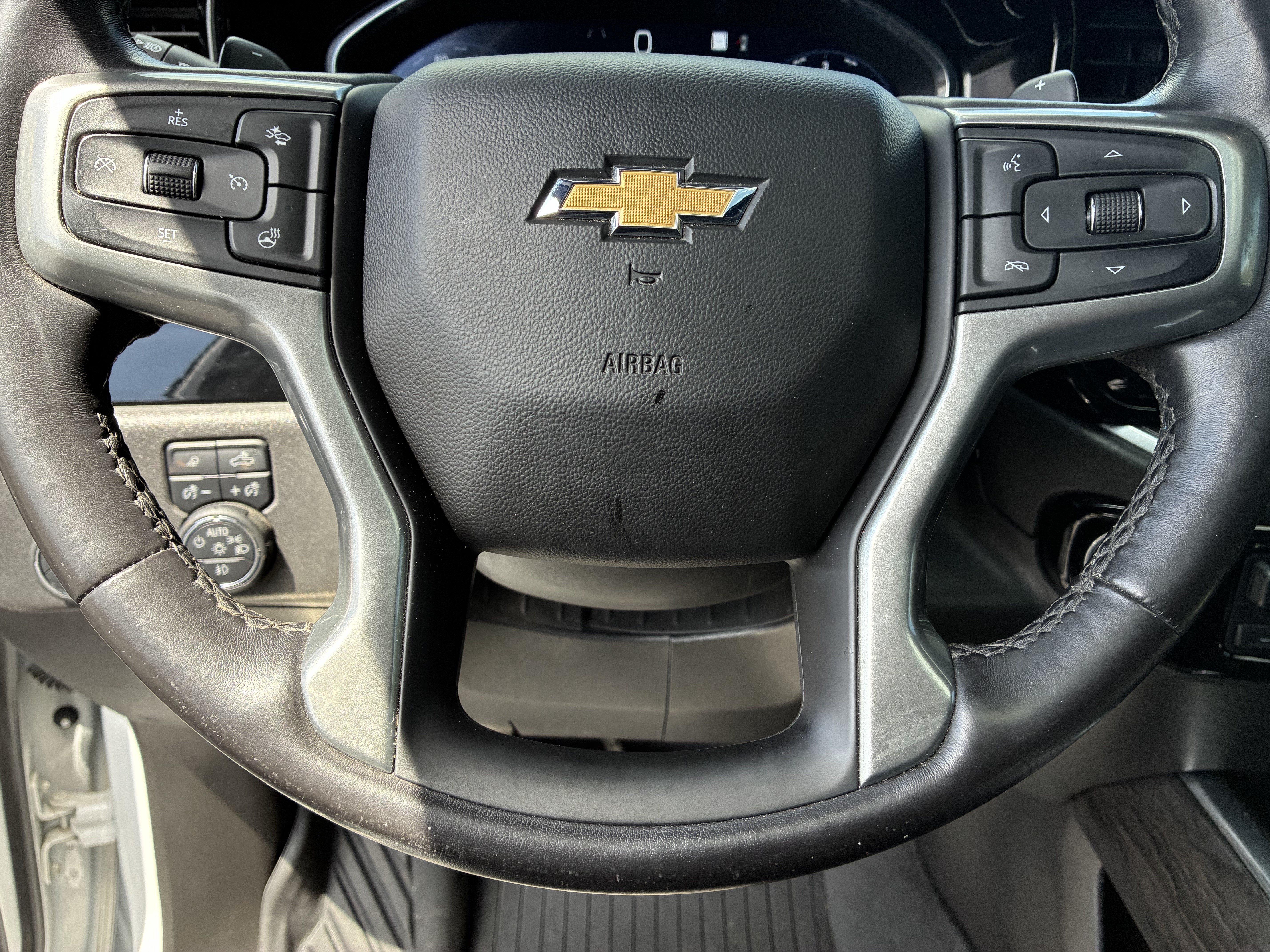 Used 2022 Chevrolet Silverado 1500 LTZ w/ LTZ Premium Package AWD/4WD image 29