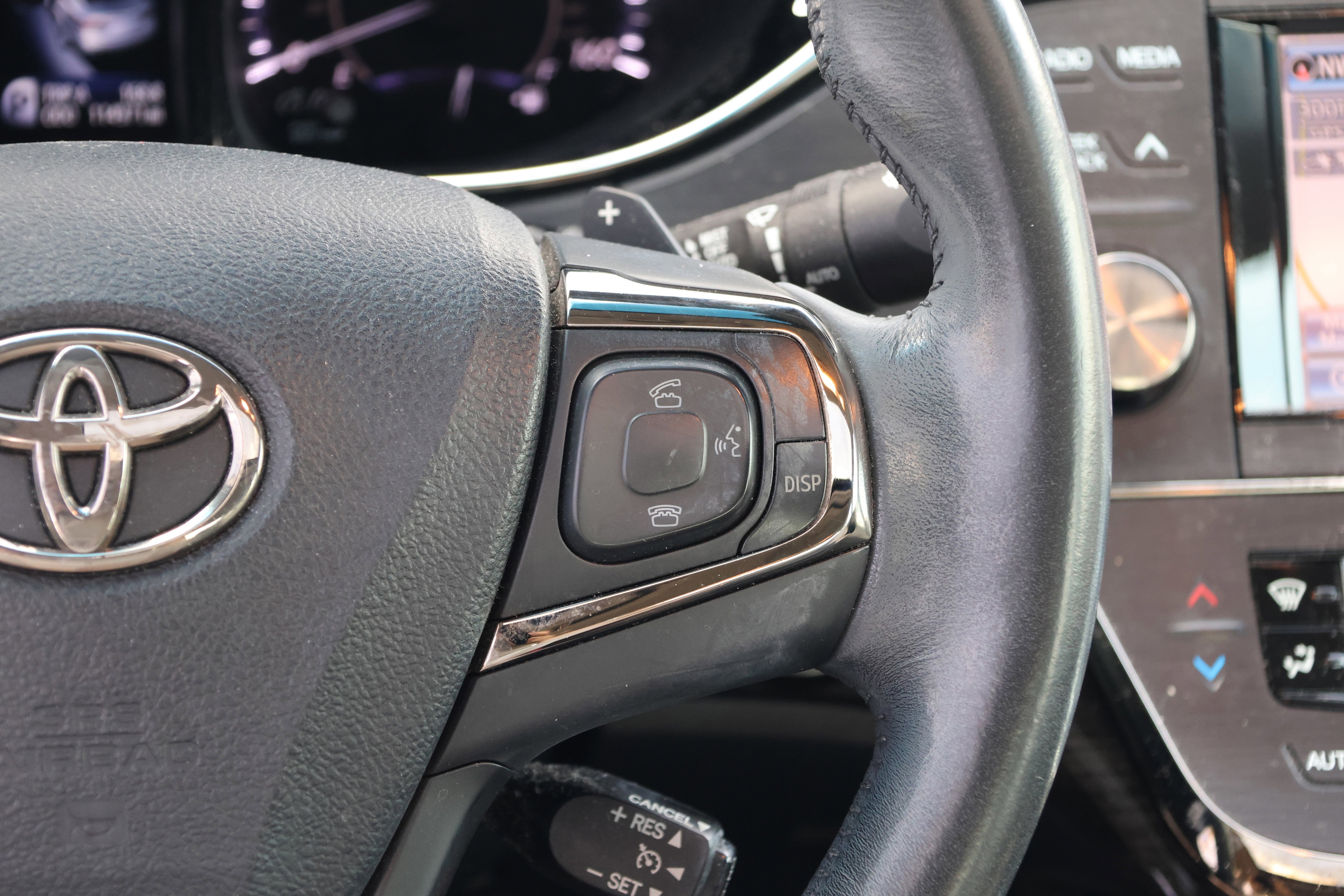 Used 2013 Toyota Avalon Limited image 29