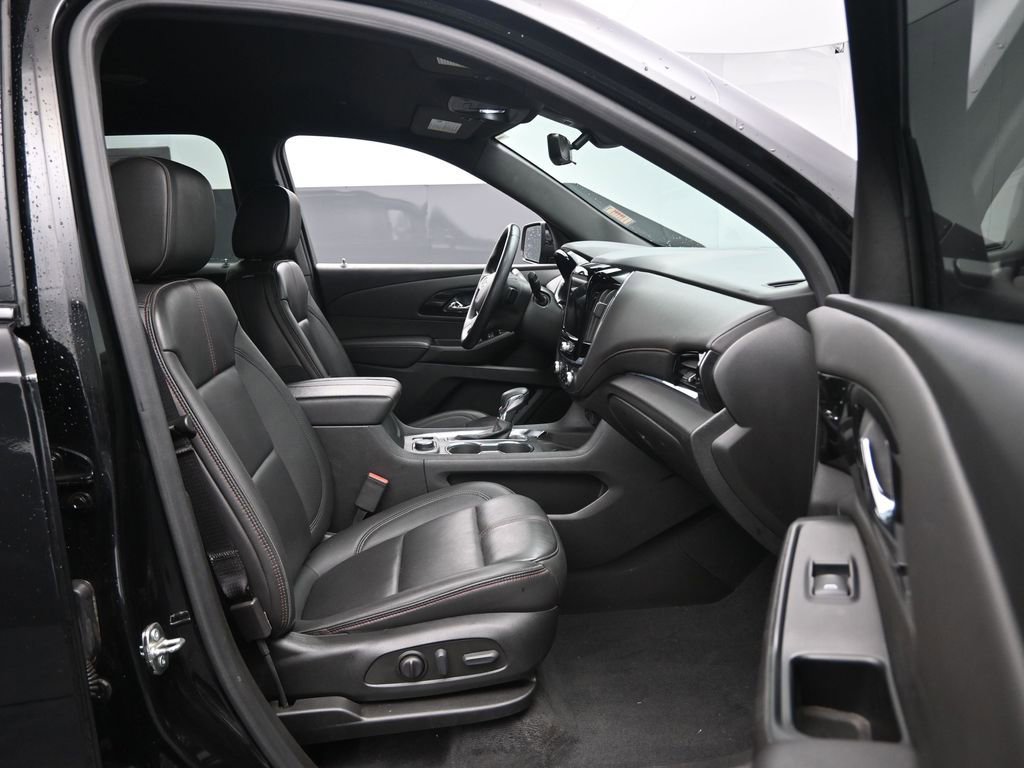 Used 2023 Chevrolet Traverse RS image 35