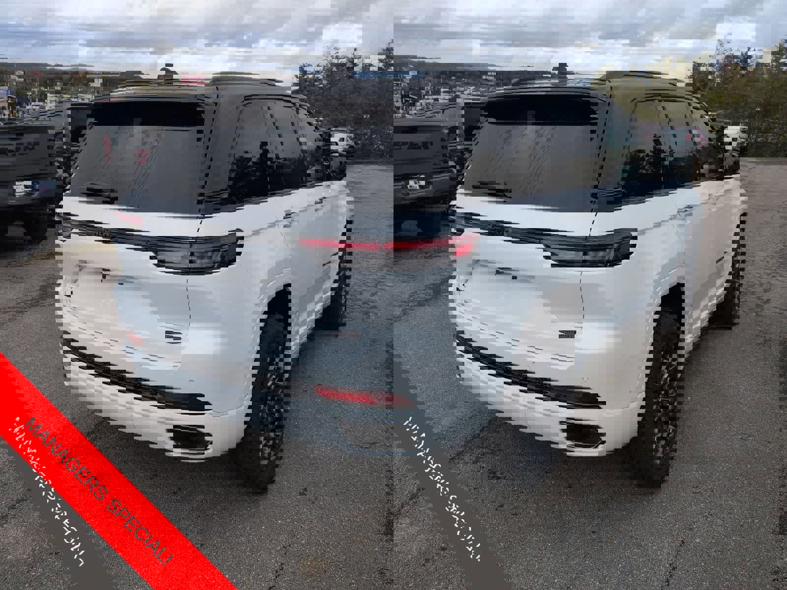 New 2025 Jeep Grand Cherokee Summit image 8