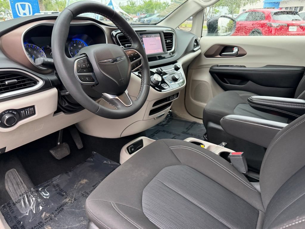 Used 2023 Chrysler Voyager LX FWD image 19