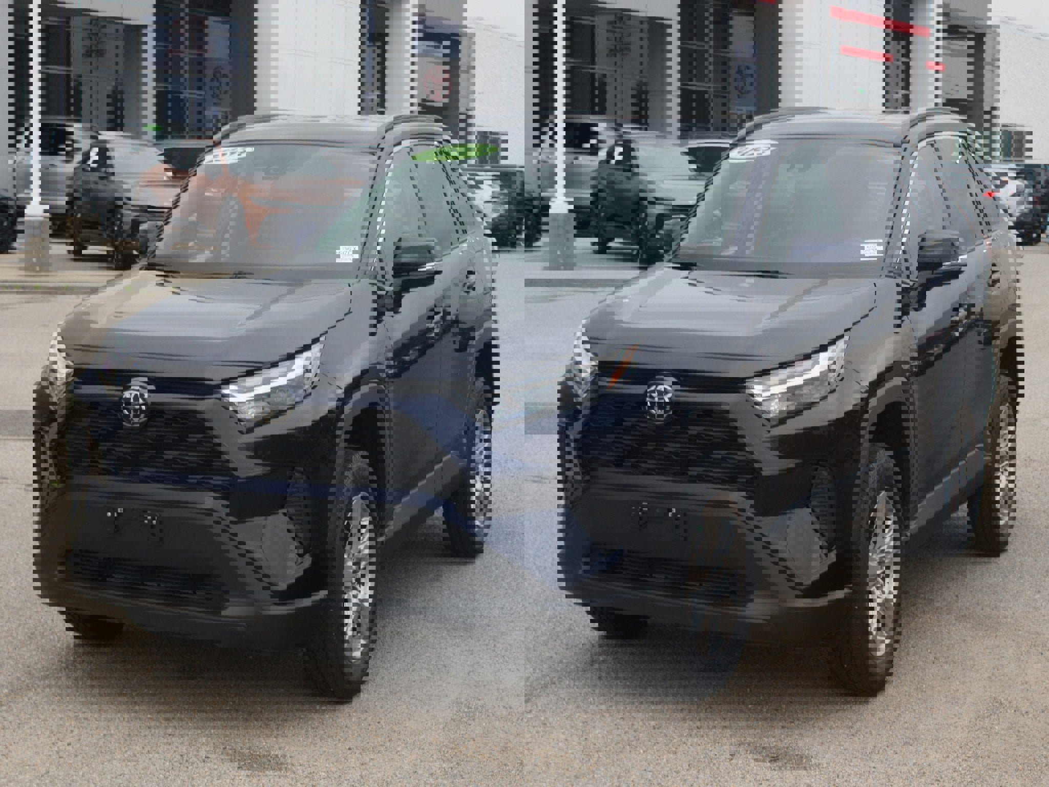 Used 2023 Toyota RAV4 XLE image 2