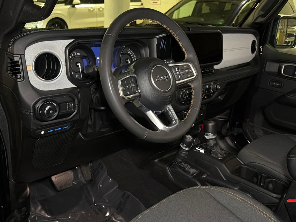 Used 2024 Jeep Wrangler Unlimited Sahara AWD/4WD image 17