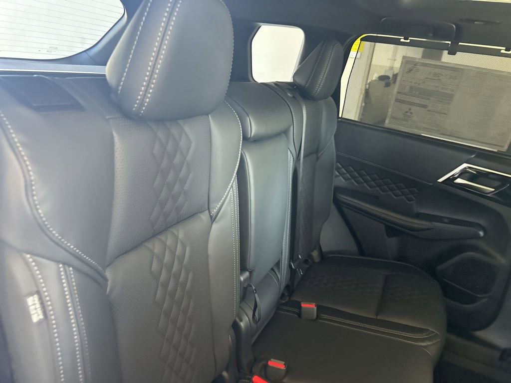 New 2025 Mitsubishi Outlander 4WD Plug-In Hybrid image 26