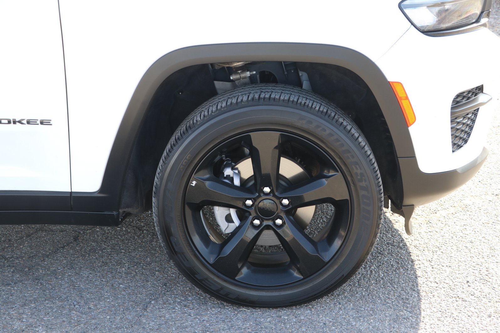 Used 2024 Jeep Grand Cherokee Altitude AWD/4WD image 9