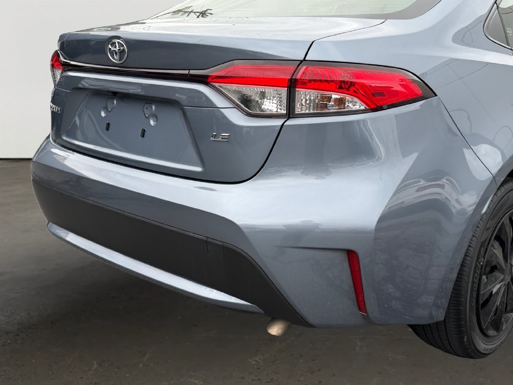 Used 2021 Toyota Corolla LE w/ Carpet Mat Package (TMS) FWD image 10